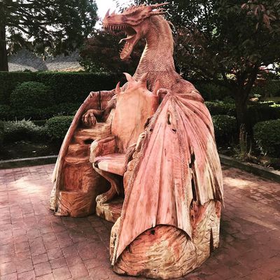 Chainsaw Dragon Throne
art by matt_crabb
Keywords: dragon;sculpture;non-adult;matt_crabb