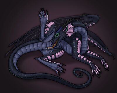 Hybrid Autofellatio (Wings_of_Fire)
art by silipinfox1298
Keywords: wings_of_fire;rainwing;nightwing;hybrid;dragoness;female;feral;solo;vagina;oral;autofellatio;vaginal_penetration;spooge;silipinfox1298